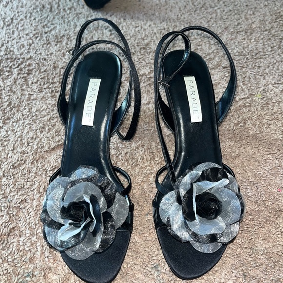 Parade black with flower - Picture 1 of 4